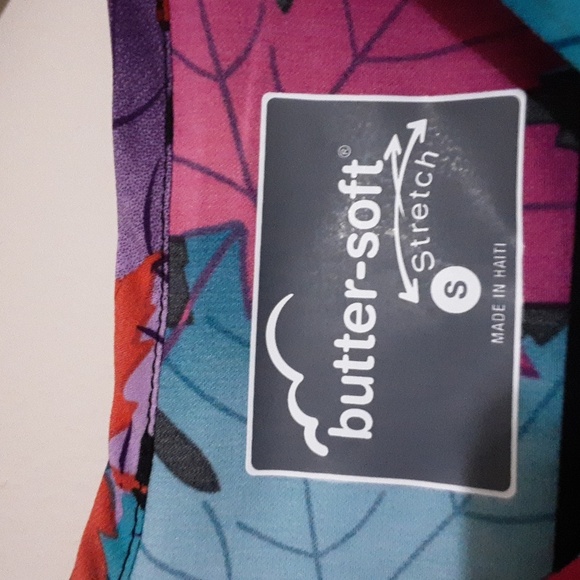 Butter Soft Medical Scrubs Women S Colorful Leaf and Abstract Pattern bundle 2 - Picture 7 of 10